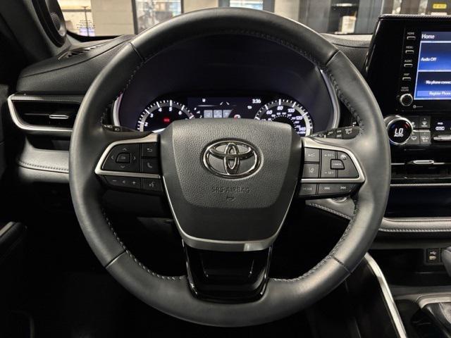 used 2022 Toyota Highlander car, priced at $39,975