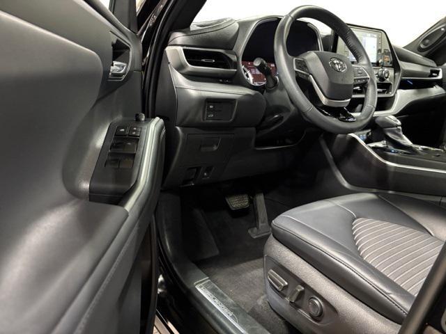 used 2022 Toyota Highlander car, priced at $39,975