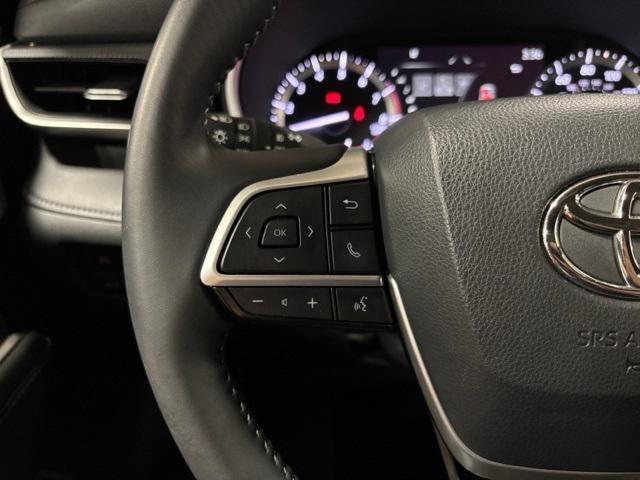 used 2022 Toyota Highlander car, priced at $39,975