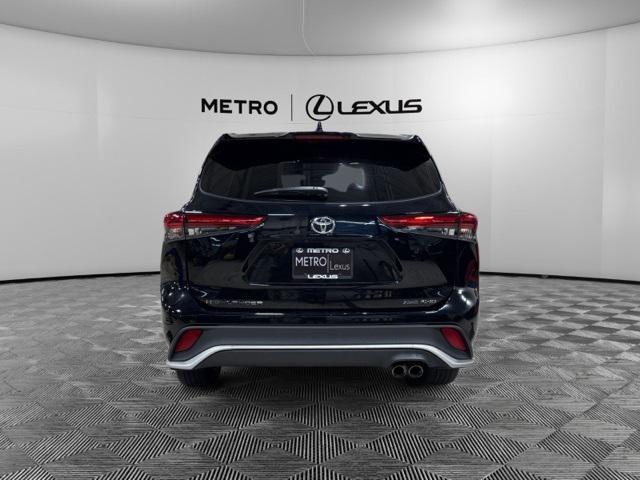 used 2022 Toyota Highlander car, priced at $39,975