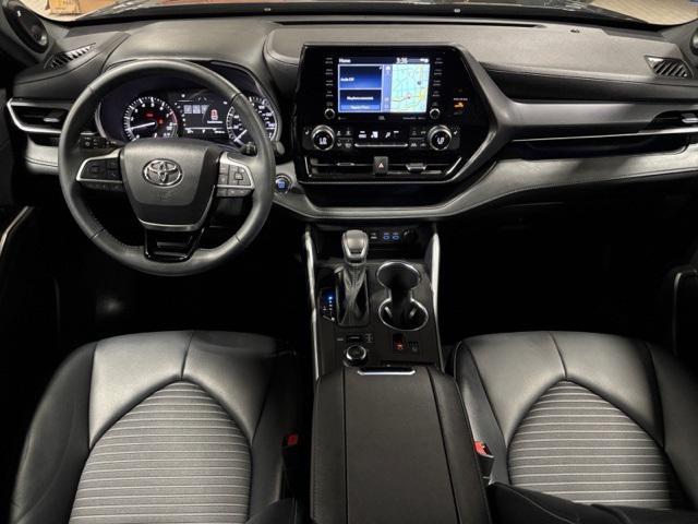 used 2022 Toyota Highlander car, priced at $39,975