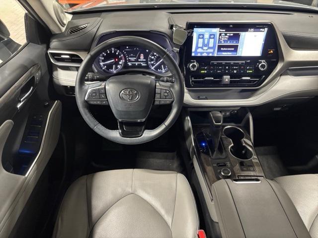 used 2020 Toyota Highlander car, priced at $32,645
