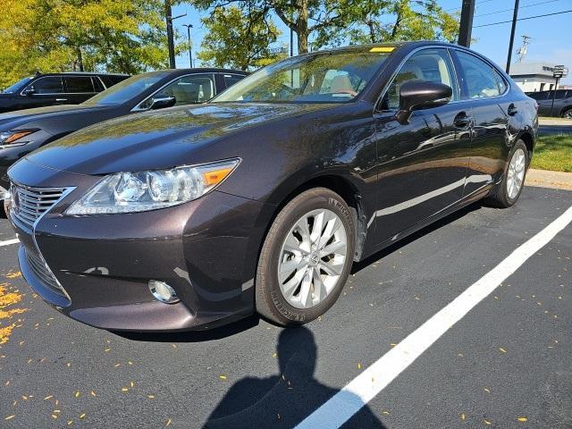 used 2013 Lexus ES 300h car, priced at $18,920