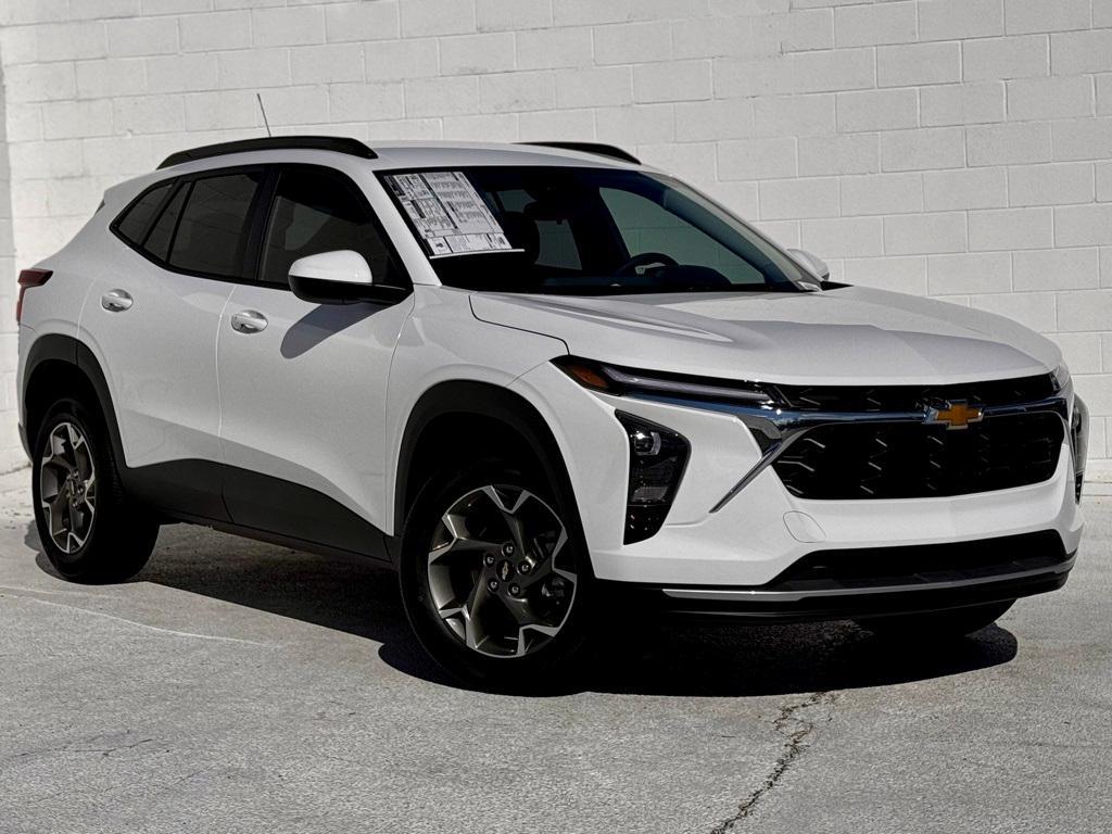 new 2025 Chevrolet Trax car, priced at $24,985