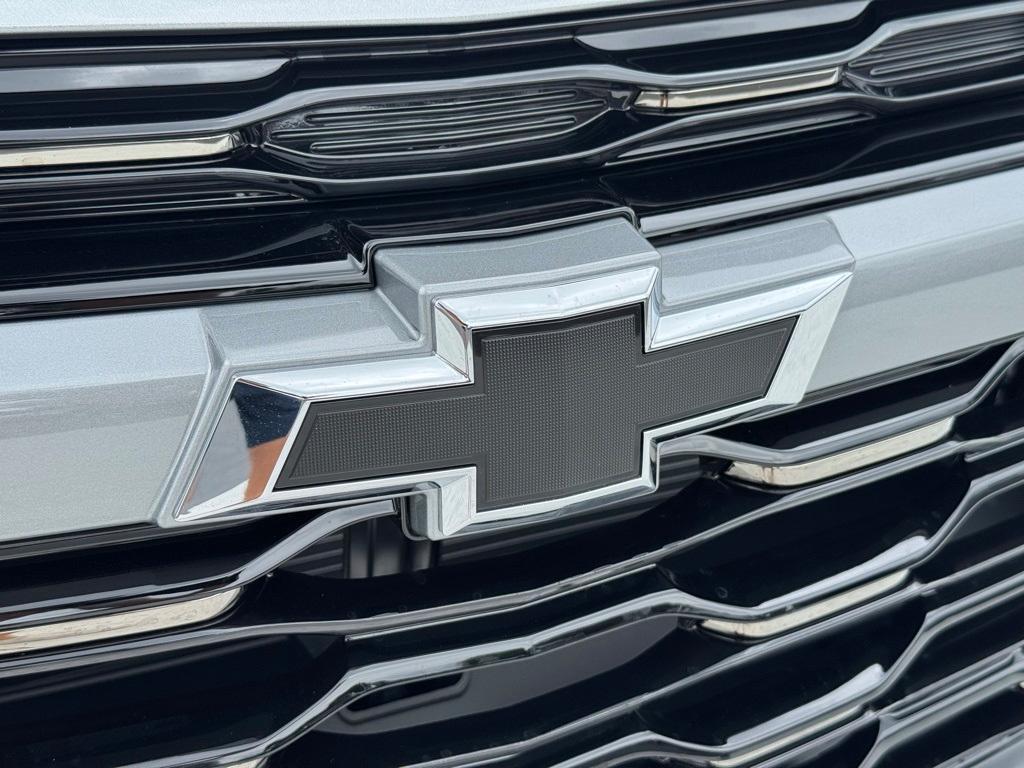 new 2025 Chevrolet Trax car, priced at $27,850