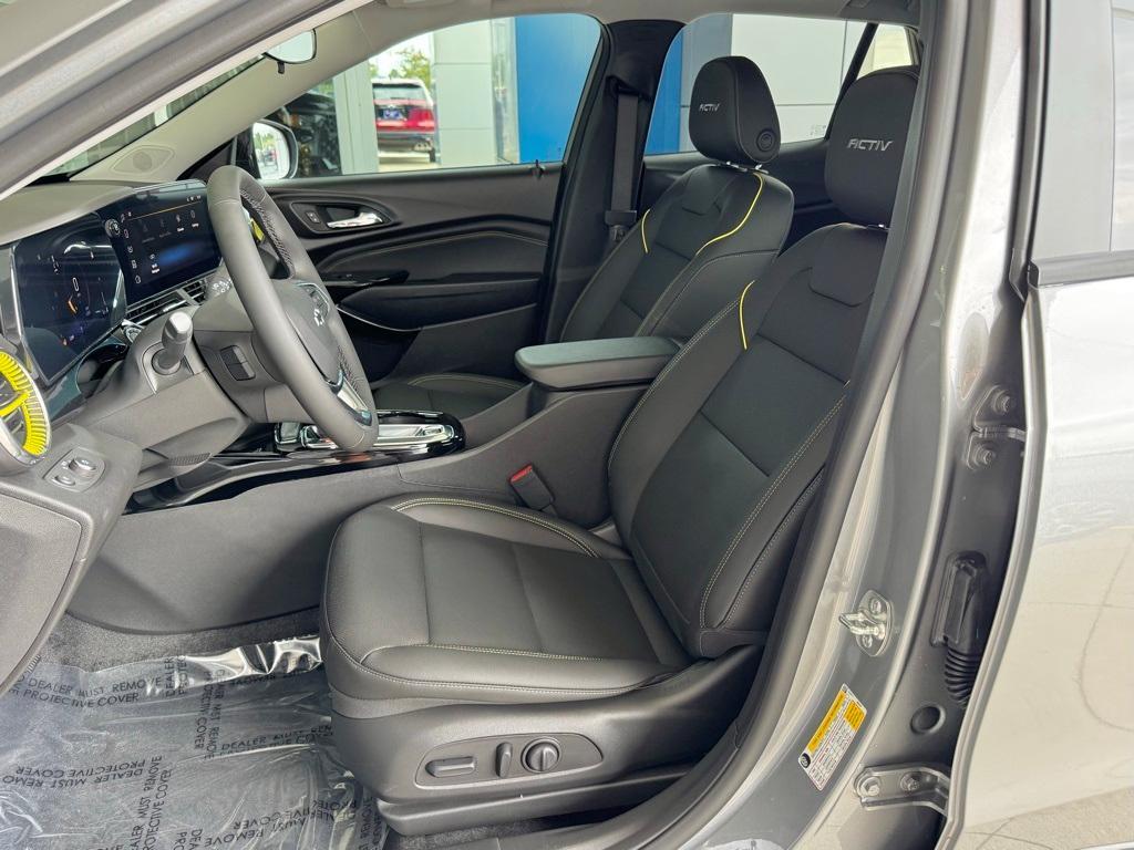 new 2025 Chevrolet Trax car, priced at $27,850