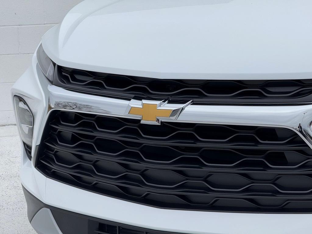 new 2025 Chevrolet Blazer car, priced at $36,020