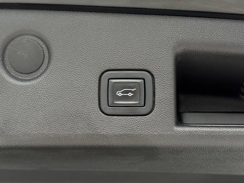 used 2022 Chevrolet Equinox car, priced at $23,164