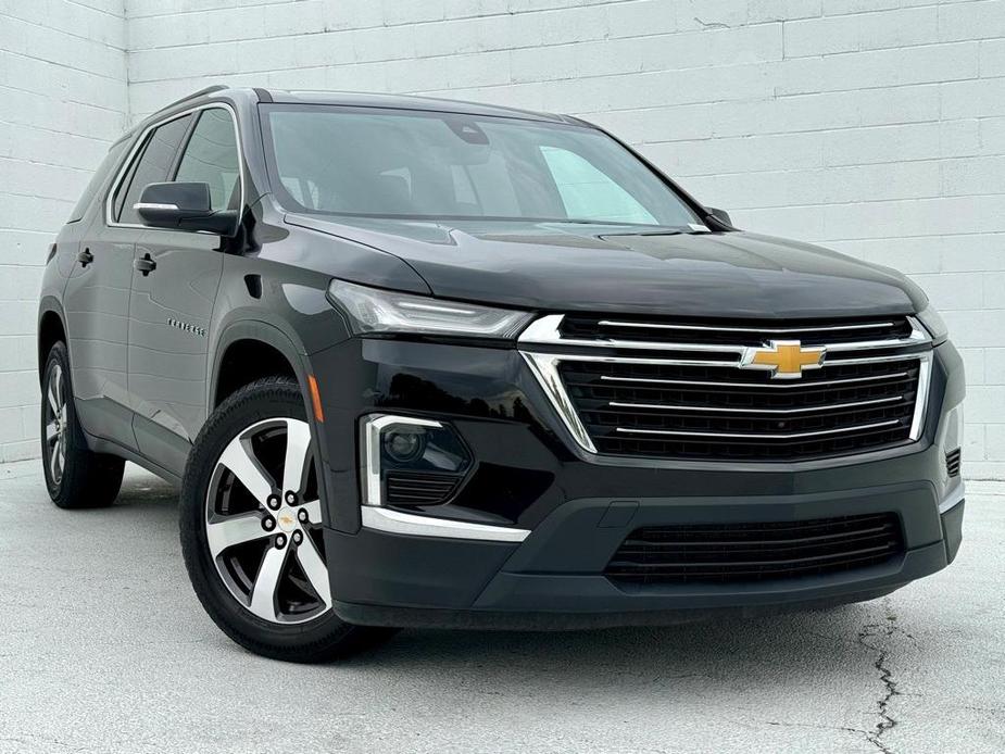 used 2022 Chevrolet Traverse car, priced at $28,998