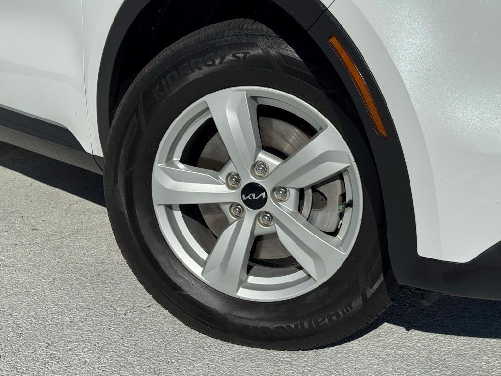 used 2023 Kia Sorento car, priced at $24,354