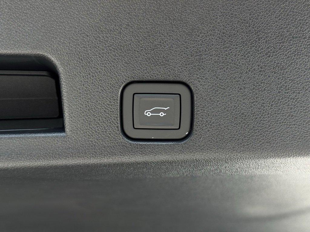 new 2025 Chevrolet Traverse car, priced at $43,560