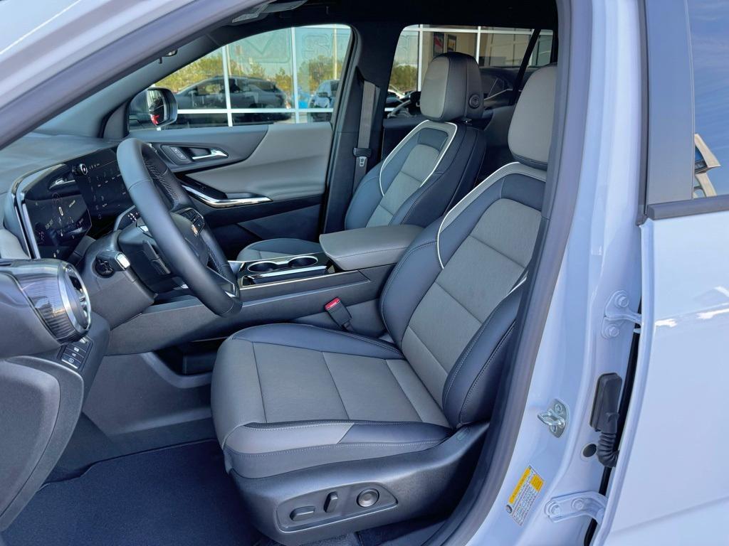 new 2025 Chevrolet Equinox car, priced at $31,745