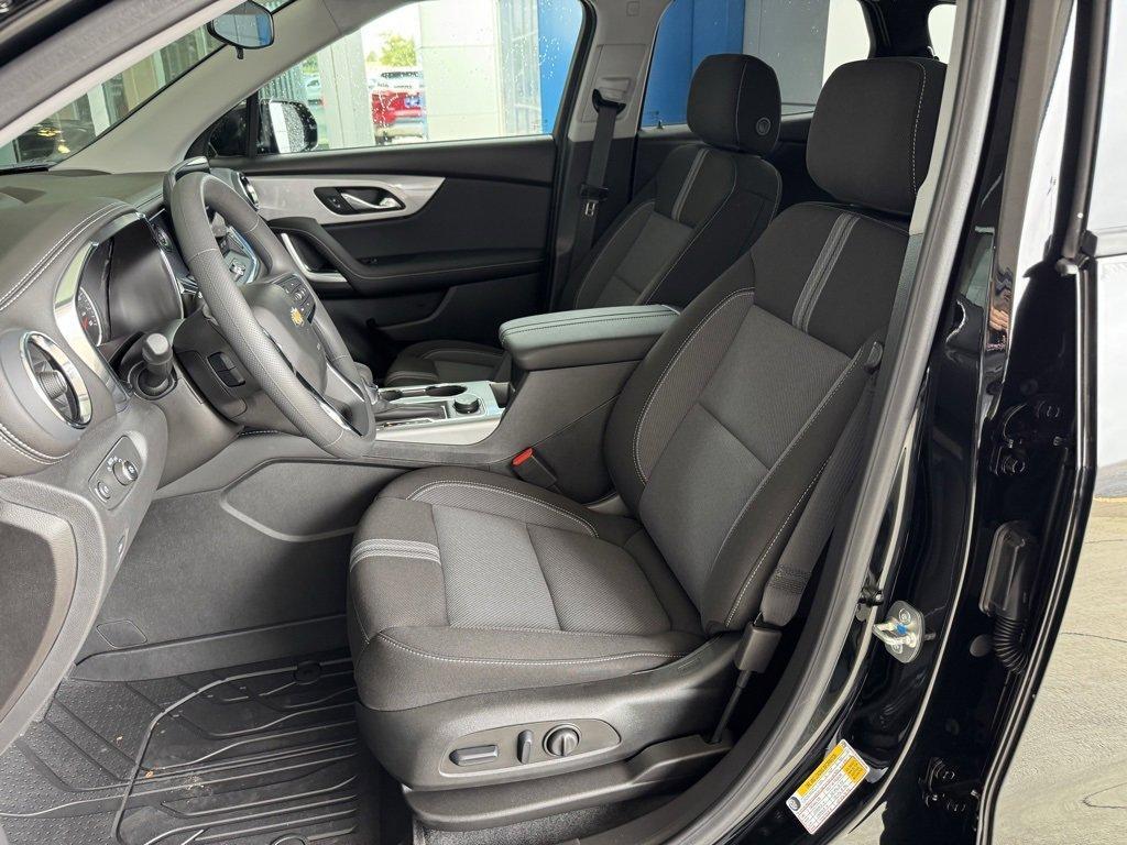 new 2025 Chevrolet Blazer car, priced at $35,285