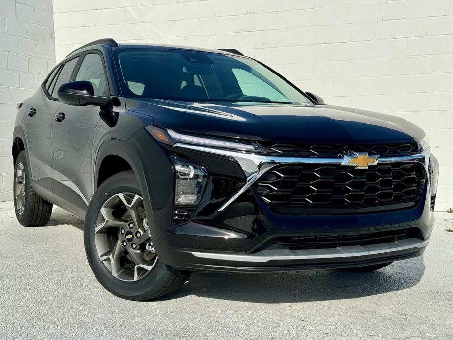 new 2025 Chevrolet Trax car, priced at $24,985