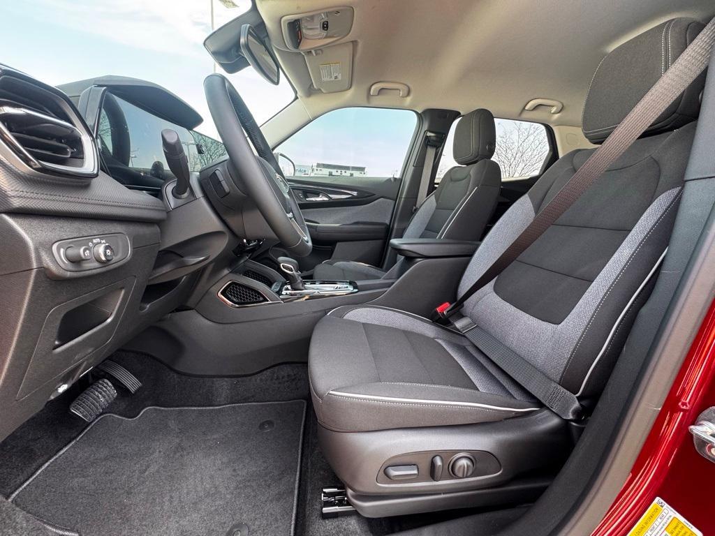new 2025 Chevrolet TrailBlazer car, priced at $28,120