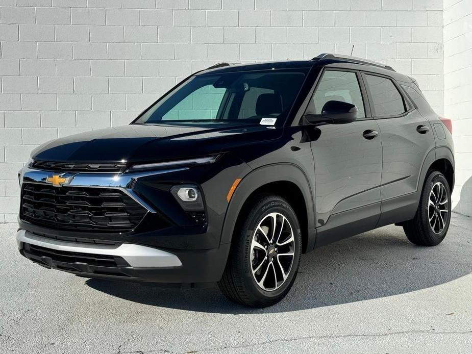 new 2025 Chevrolet TrailBlazer car, priced at $28,475