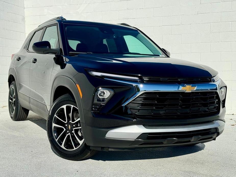 new 2025 Chevrolet TrailBlazer car, priced at $28,475