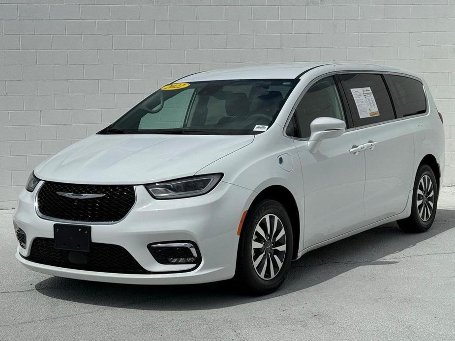 used 2022 Chrysler Pacifica Hybrid car, priced at $24,911