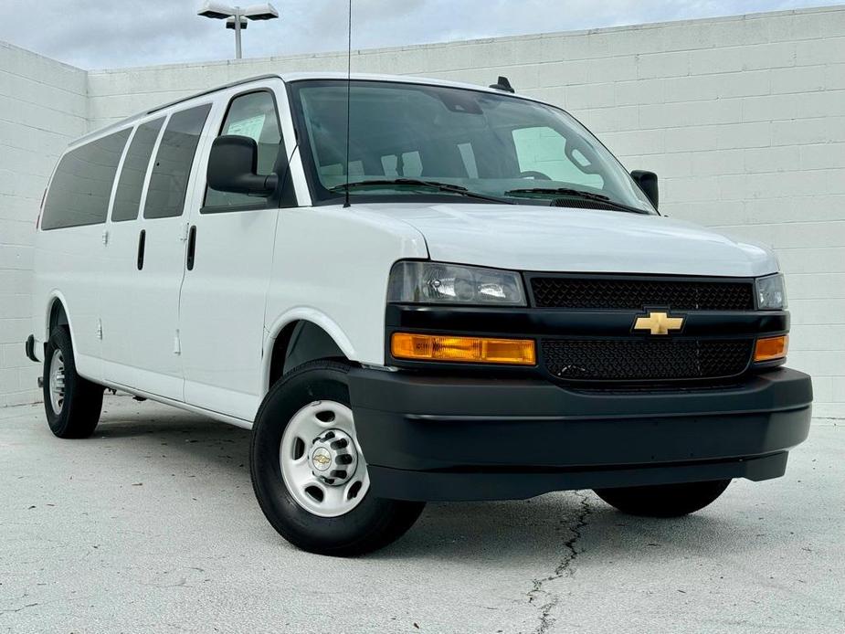 new 2024 Chevrolet Express 3500 car