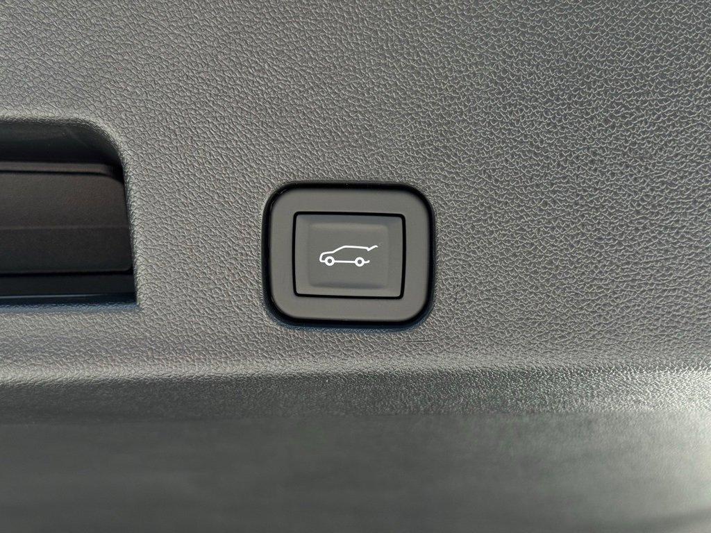 new 2025 Chevrolet Traverse car, priced at $50,495