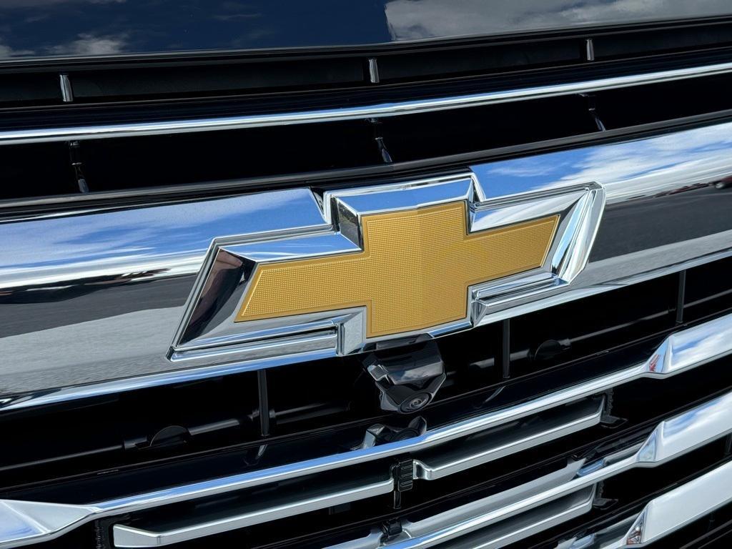 new 2025 Chevrolet Suburban car, priced at $76,095