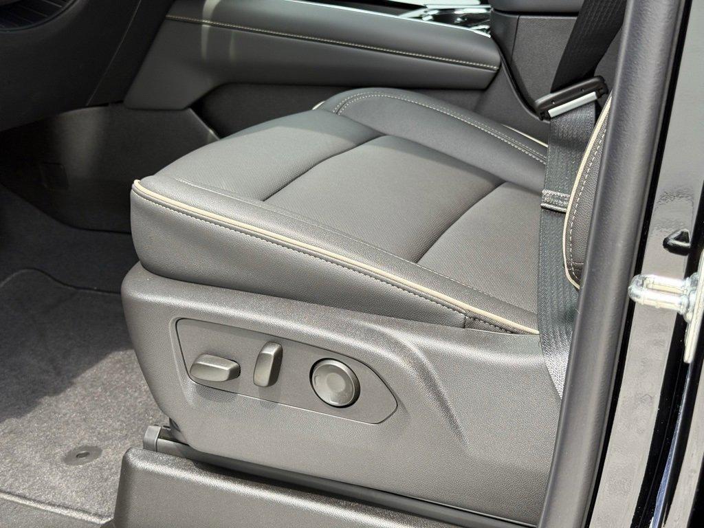 new 2025 Chevrolet Suburban car, priced at $76,595