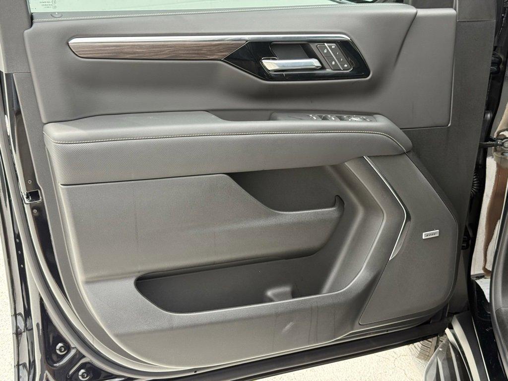 new 2025 Chevrolet Suburban car, priced at $78,595