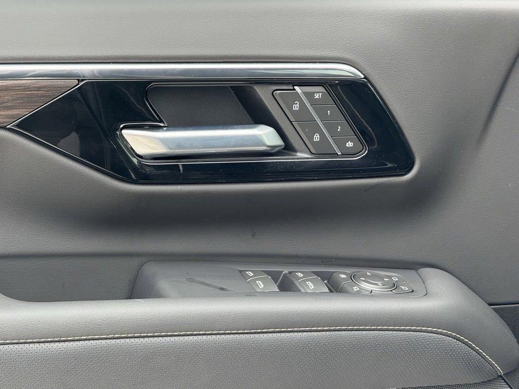 new 2025 Chevrolet Suburban car, priced at $76,595