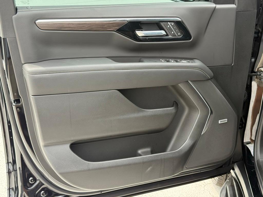new 2025 Chevrolet Suburban car, priced at $78,595