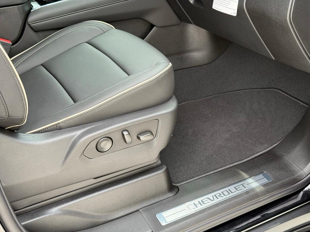 new 2025 Chevrolet Suburban car, priced at $78,595
