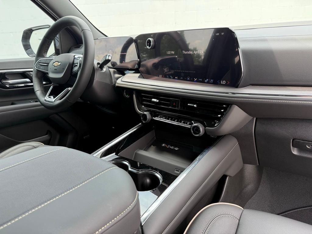 new 2025 Chevrolet Suburban car, priced at $78,595