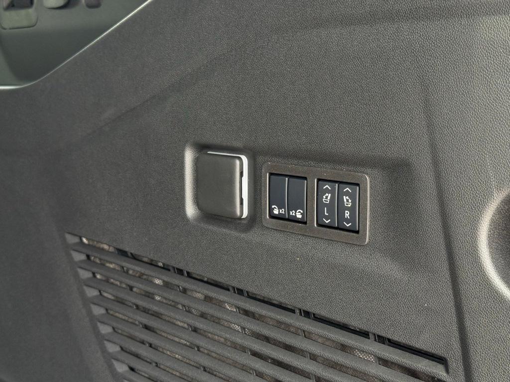 new 2025 Chevrolet Suburban car, priced at $78,595