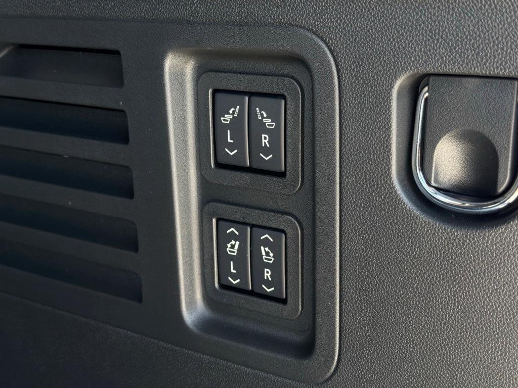 new 2025 Chevrolet Traverse car, priced at $57,345