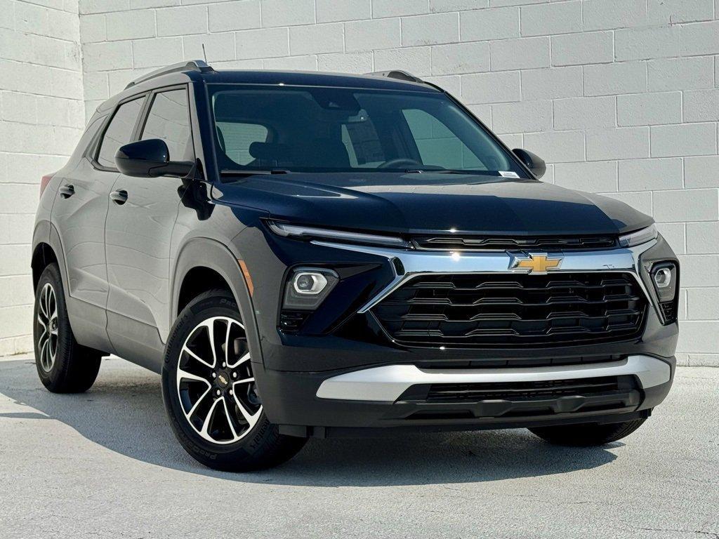 new 2025 Chevrolet TrailBlazer car, priced at $28,575