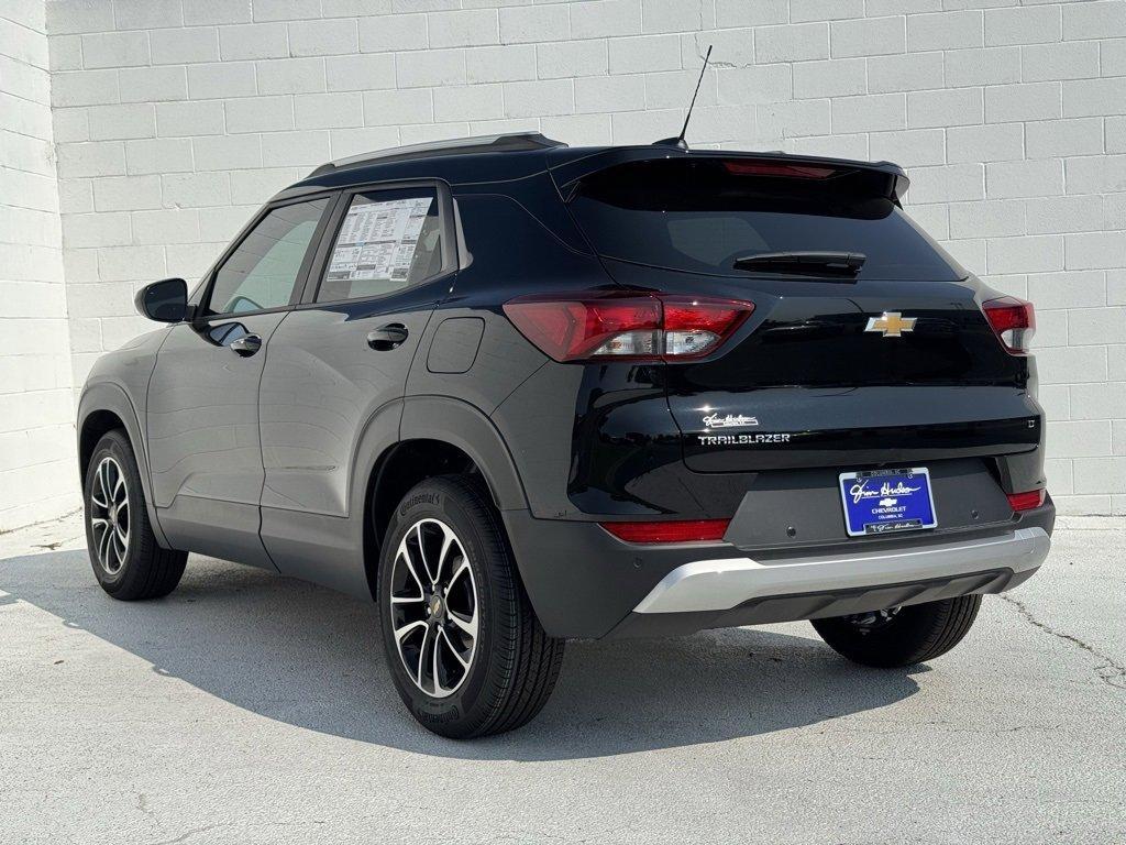 new 2025 Chevrolet TrailBlazer car, priced at $28,575