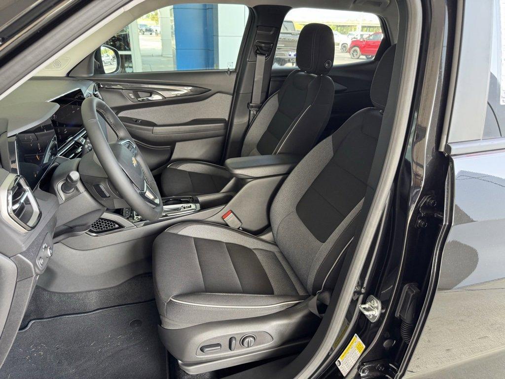 new 2025 Chevrolet TrailBlazer car, priced at $28,575