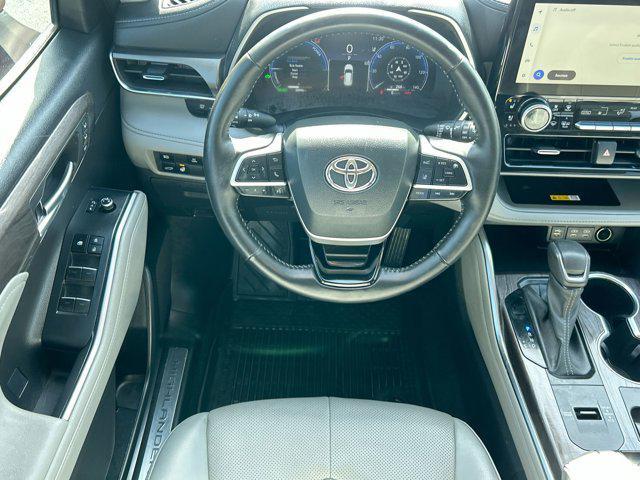 used 2023 Toyota Highlander Hybrid car, priced at $47,500