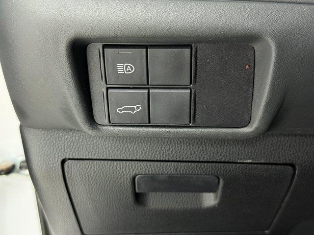 used 2022 Toyota Highlander Hybrid car, priced at $30,518
