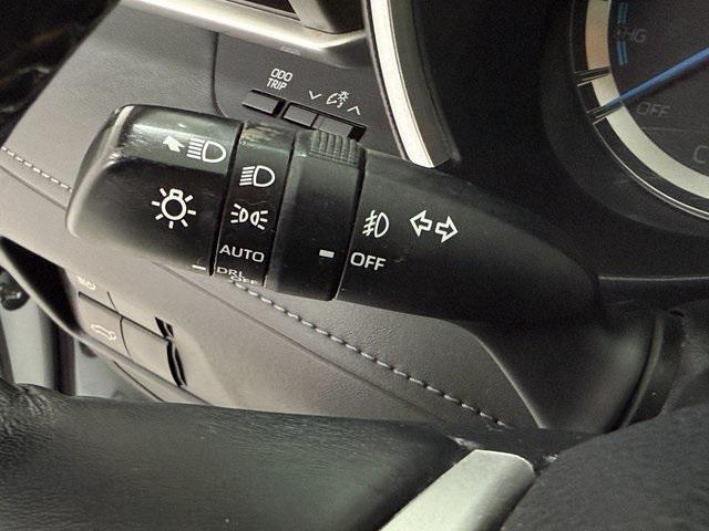 used 2022 Toyota Highlander Hybrid car, priced at $30,518