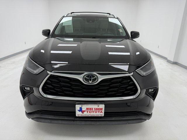used 2021 Toyota Highlander car, priced at $30,776