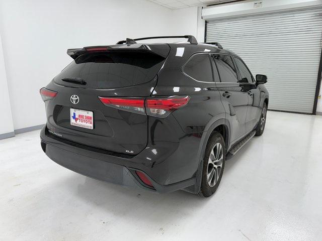 used 2021 Toyota Highlander car, priced at $30,776