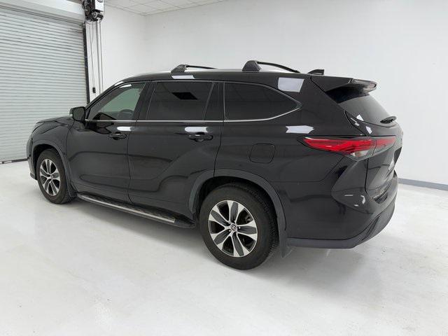 used 2021 Toyota Highlander car, priced at $30,776