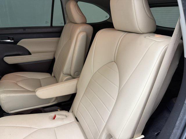 used 2021 Toyota Highlander car, priced at $30,776