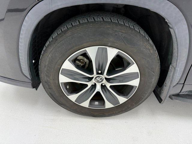 used 2021 Toyota Highlander car, priced at $30,776