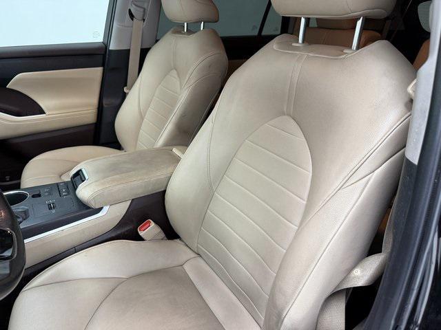 used 2021 Toyota Highlander car, priced at $30,776