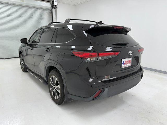 used 2021 Toyota Highlander car, priced at $30,776