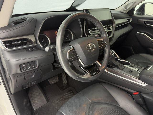 used 2020 Toyota Highlander car, priced at $28,566