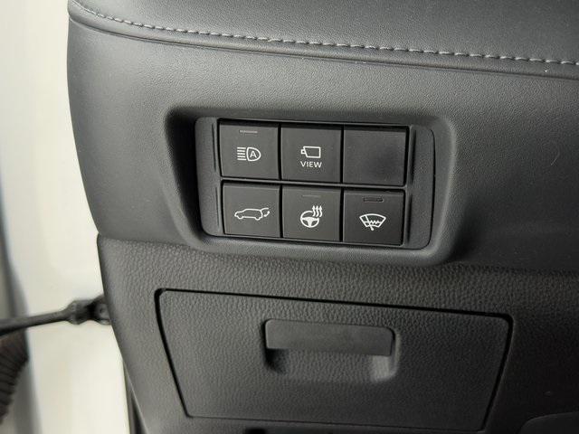 used 2020 Toyota Highlander car, priced at $28,566
