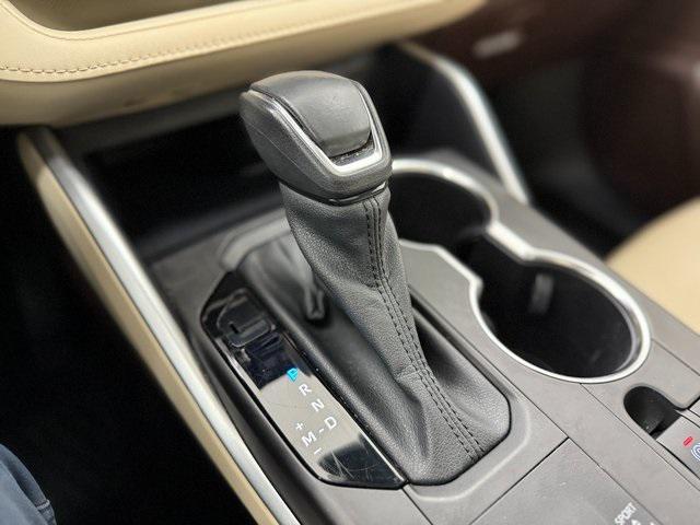 used 2022 Toyota Highlander car, priced at $35,374