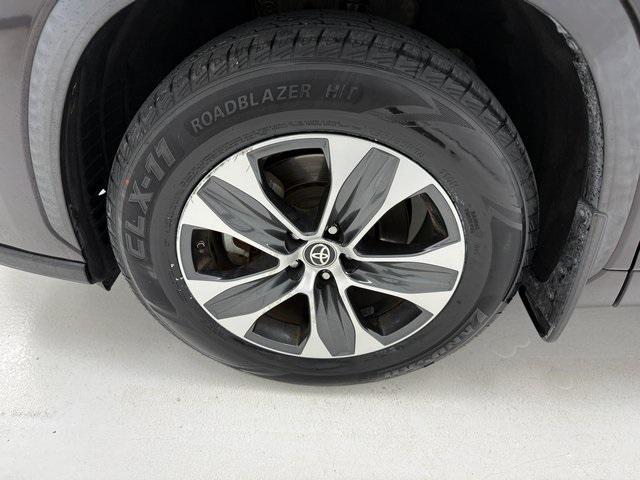 used 2022 Toyota Highlander car, priced at $35,374